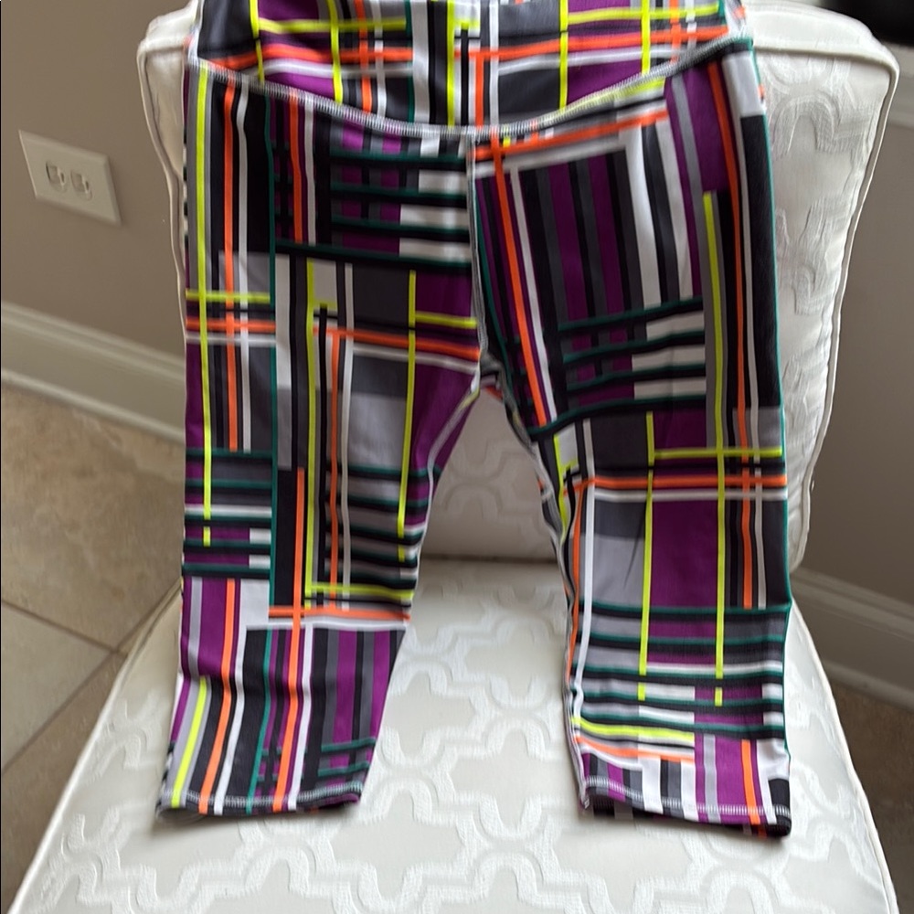 Women’s workout leggings - mid calf.